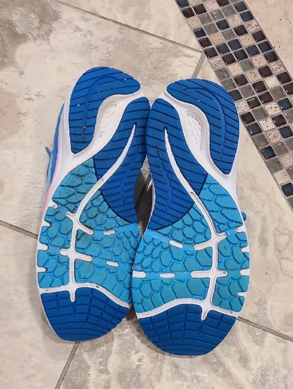 New Balance Blue and Pink Women's Running Shoes - Picture 8 of 10
